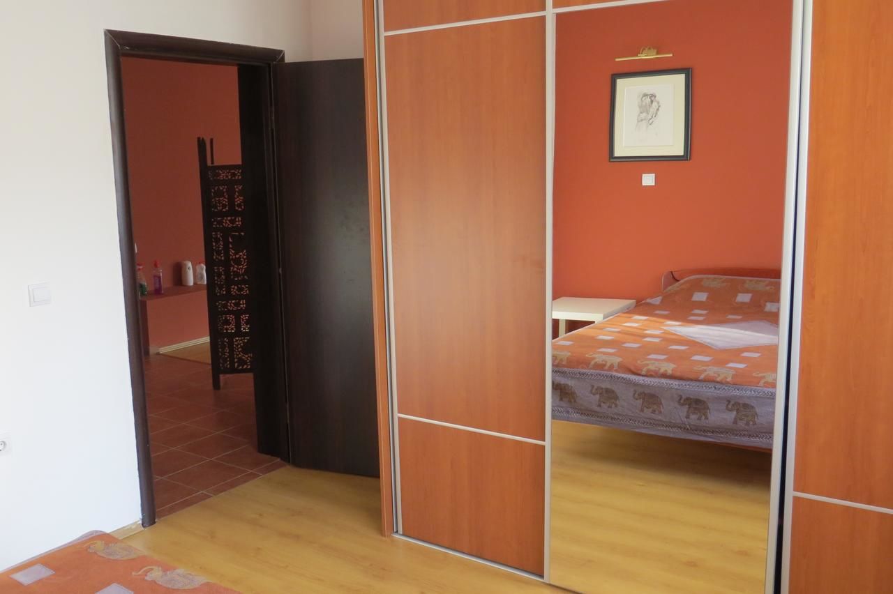 Апартаменты Cave Apartment Вирпазар