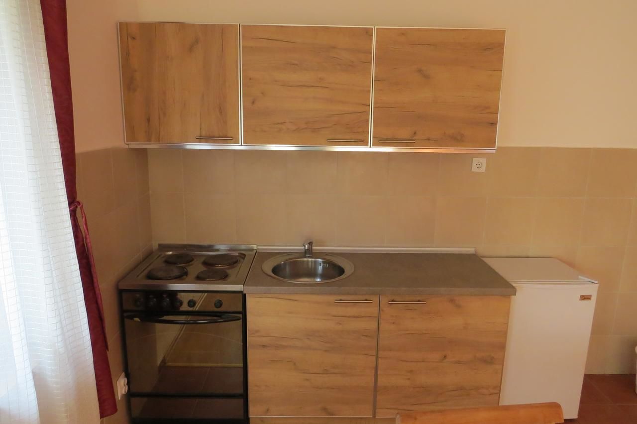 Апартаменты Cave Apartment Вирпазар
