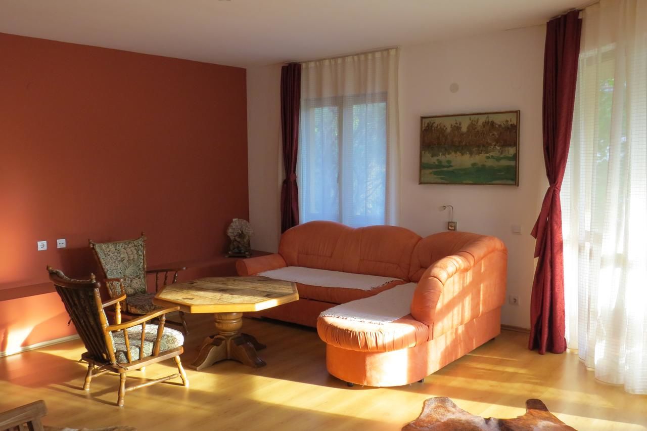 Апартаменты Cave Apartment Вирпазар