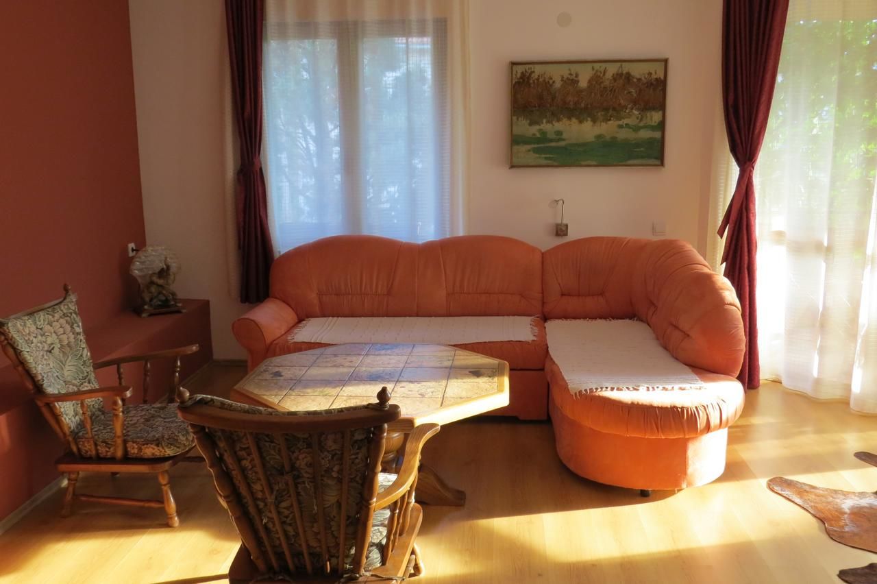 Апартаменты Cave Apartment Вирпазар