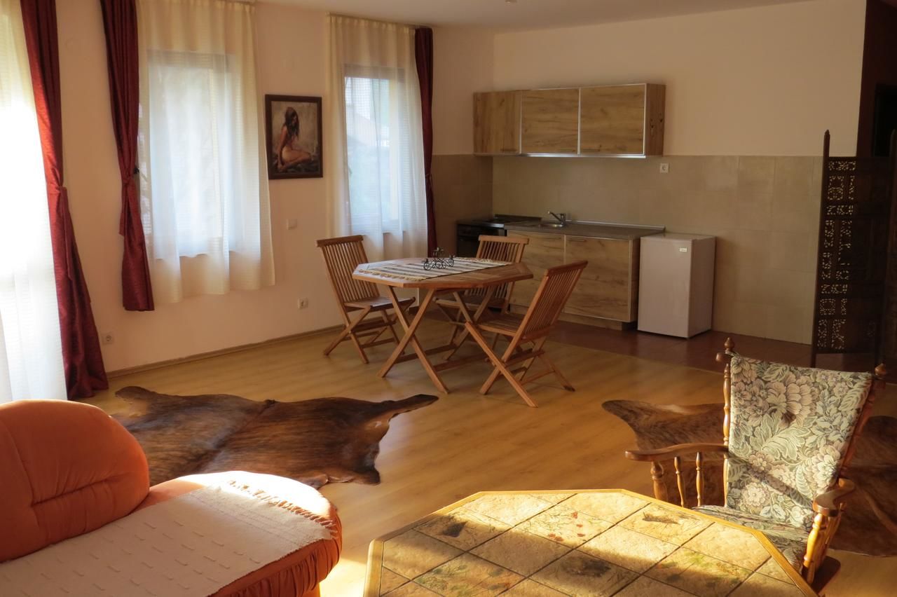 Апартаменты Cave Apartment Вирпазар