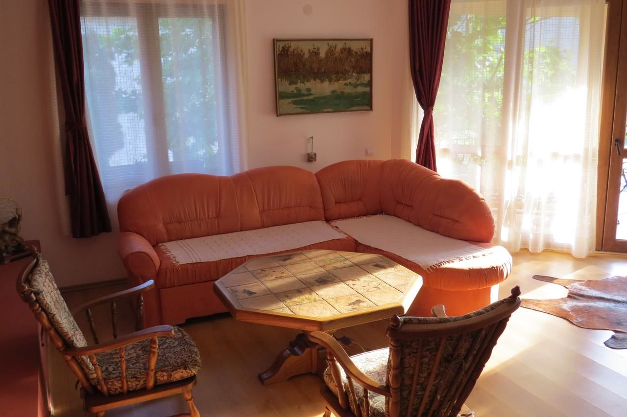 Апартаменты Cave Apartment Вирпазар