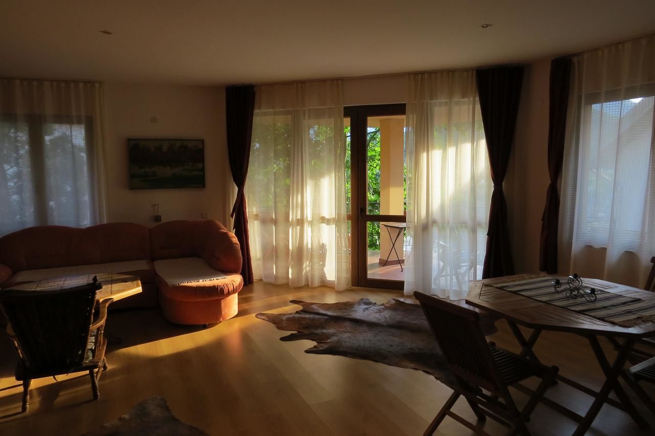 Апартаменты Cave Apartment Вирпазар
