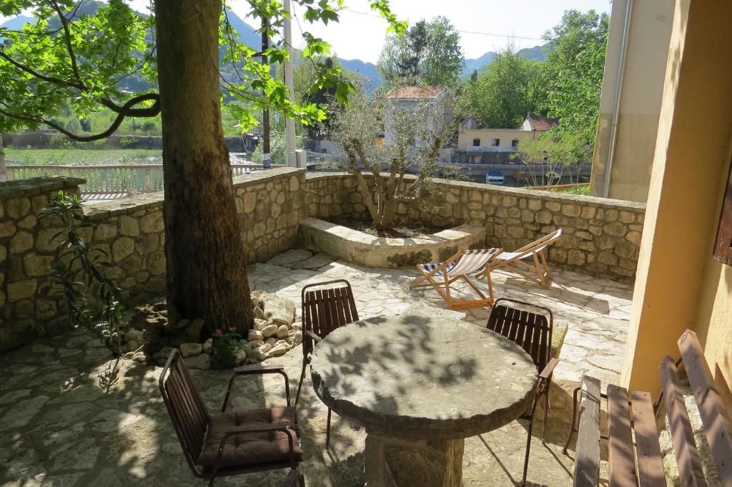 Апартаменты Cave Apartment Вирпазар