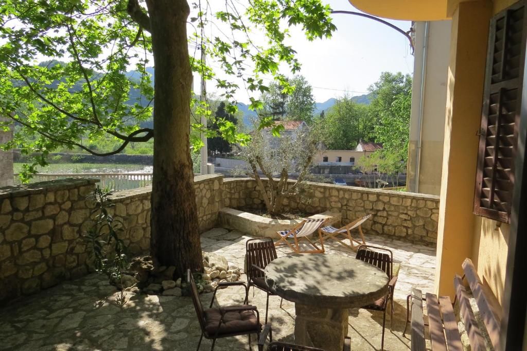 Апартаменты Cave Apartment Вирпазар