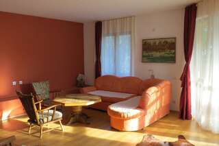 Апартаменты Cave Apartment Вирпазар Апартаменты с видом на озеро-24