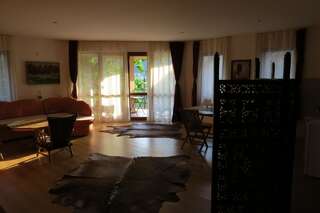 Апартаменты Cave Apartment Вирпазар Апартаменты с видом на озеро-30