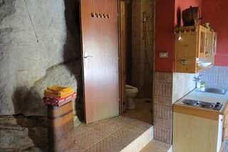 Апартаменты Cave Apartment Вирпазар Апартаменты-25